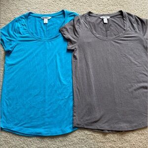 Athleta women’s size xxs set‎ of 2 scoop neck tee shirts gray and blue